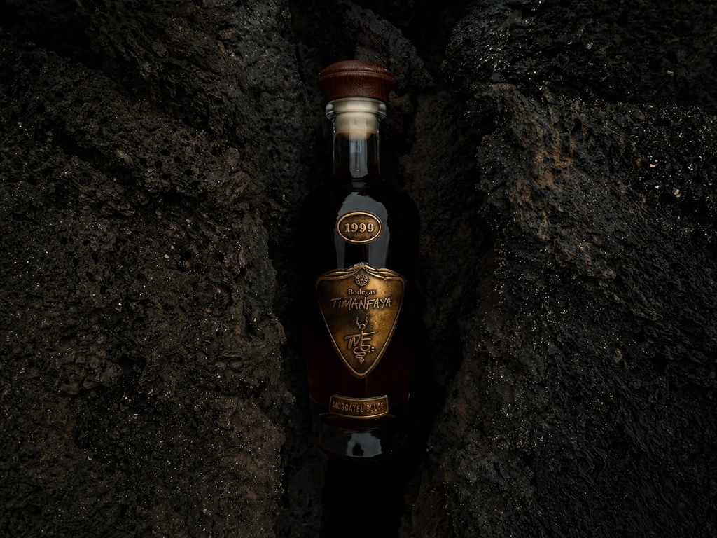 Bodegas Timanfaya – entre lava